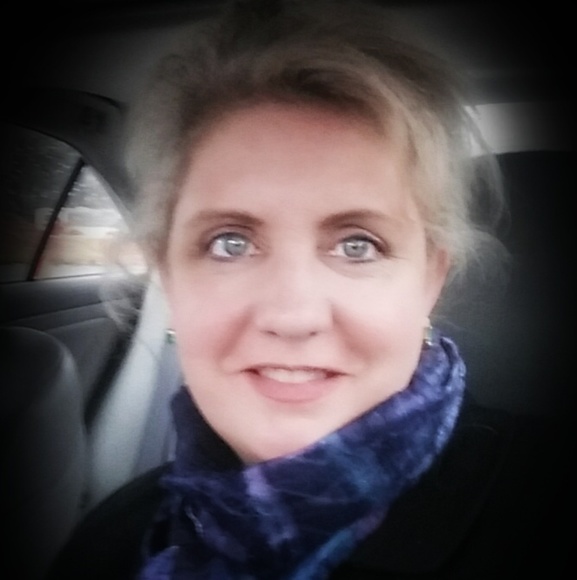 Meet your Posher, Lisa - Picture 2 of 2